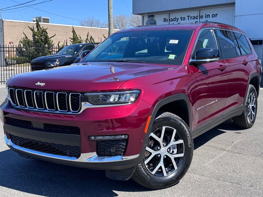 Used 2025 Jeep Grand Cherokee L Limited w/ Luxury Tech Group II AWD/4WD image 3