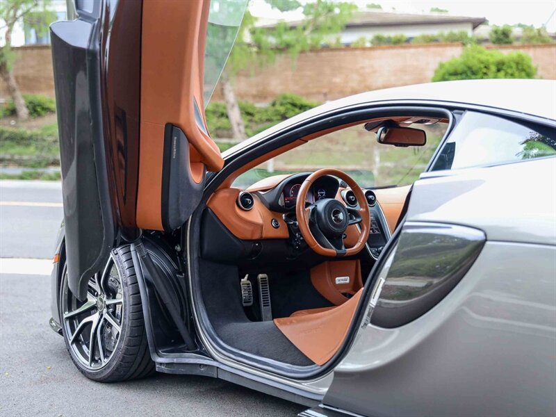 Used 2016 McLaren 570S Coupe RWD image 20