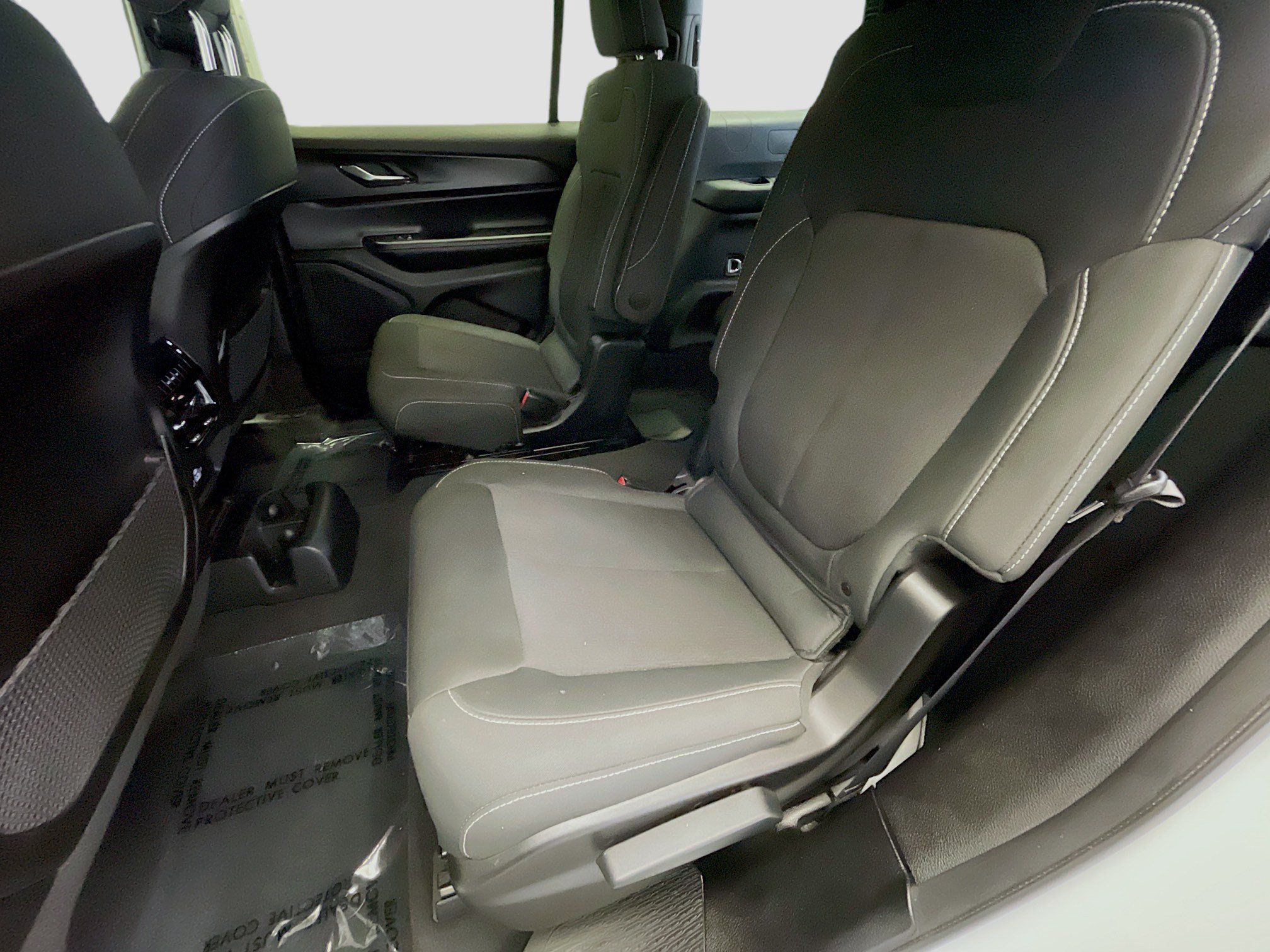 Used 2025 Jeep Grand Cherokee L Laredo RWD image 15