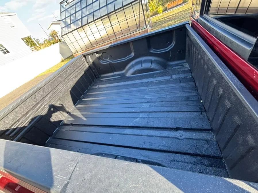 Used 2015 Nissan Titan SV w/ SV Value Truck Package image 19