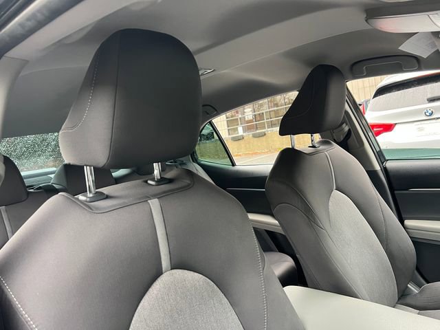 Used 2021 Toyota Camry LE image 30