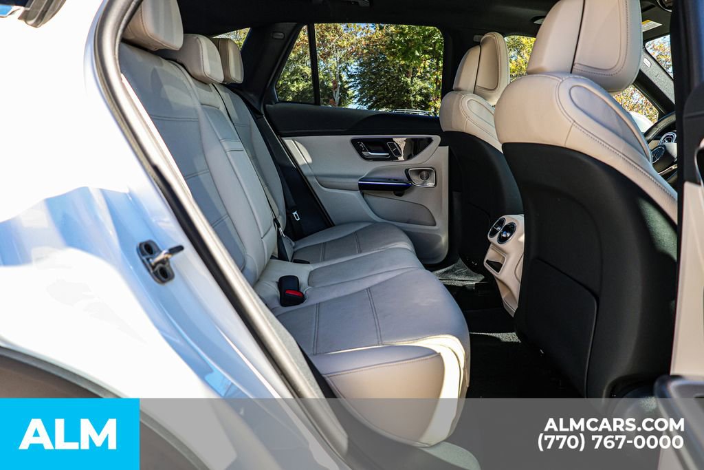 Used 2025 Mercedes-Benz GLC 300 4MATIC image 19