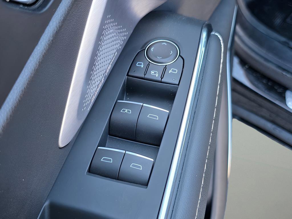 Used 2025 GMC Acadia Denali w/ Super Cruise Package image 19