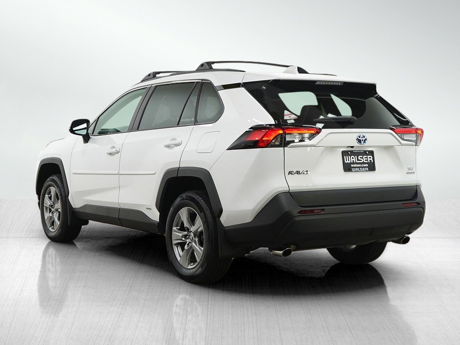 Used 2024 Toyota RAV4 XLE AWD/4WD image 3