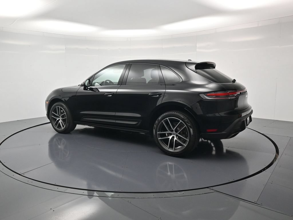 Certified 2026 Porsche Macan AWD/4WD image 3