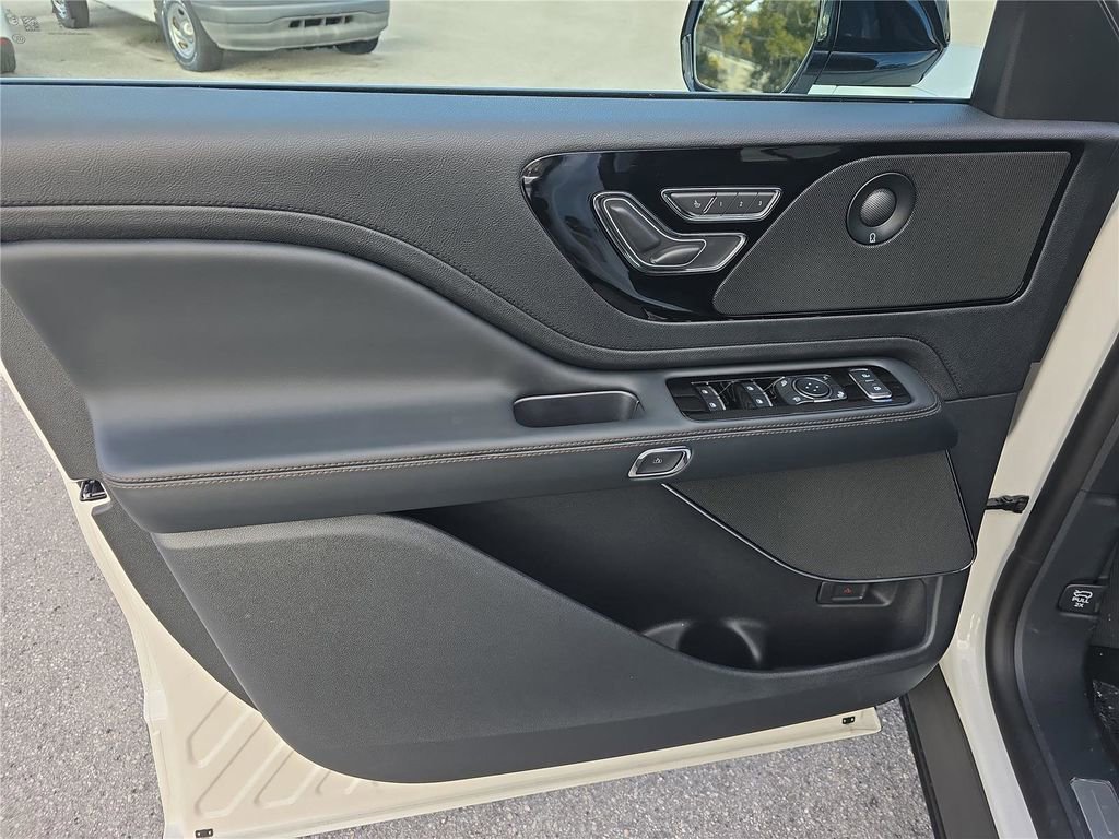 New 2026 Lincoln Aviator Reserve RWD image 17
