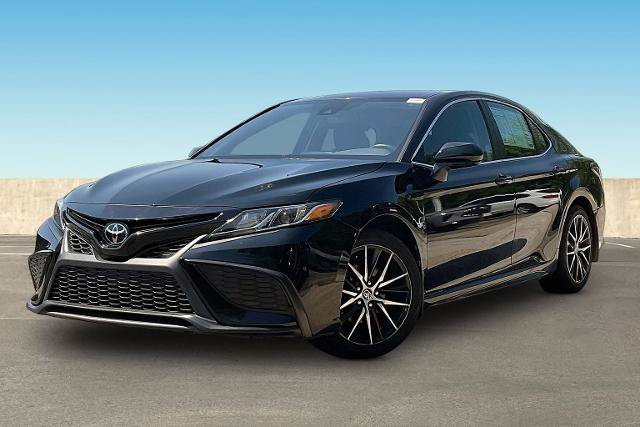 Used 2024 Toyota Camry SE w/ Convenience Package FWD image 3