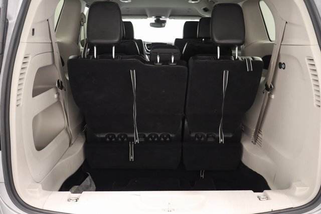 Used 2024 Chrysler Pacifica Touring-L image 19