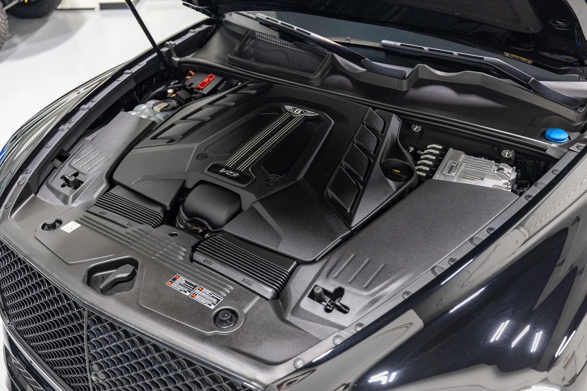 Used 2022 Bentley Bentayga AWD/4WD image 48