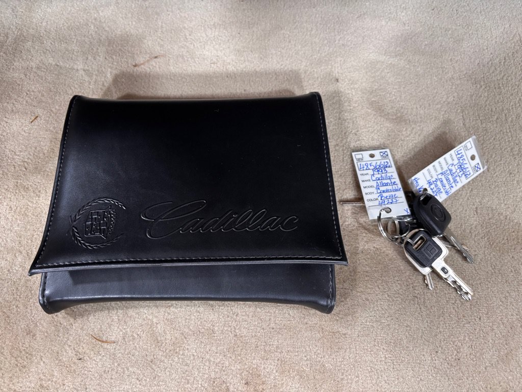 Used 1993 Cadillac Allante FWD image 27