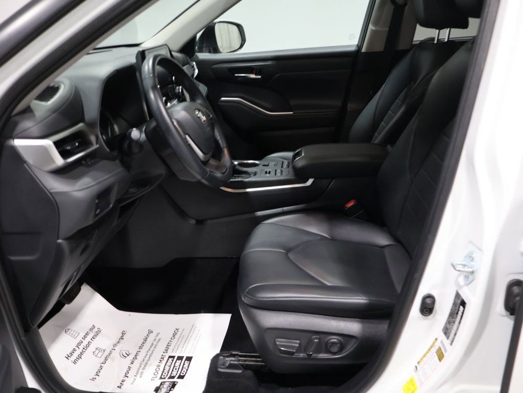 Certified 2022 Toyota Highlander XLE image 10