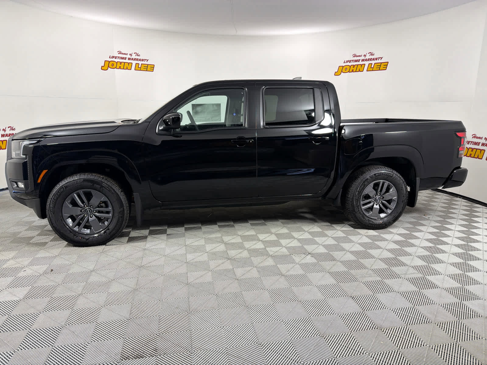 New 2025 Nissan Frontier SV w/ SV Convenience Package image 2