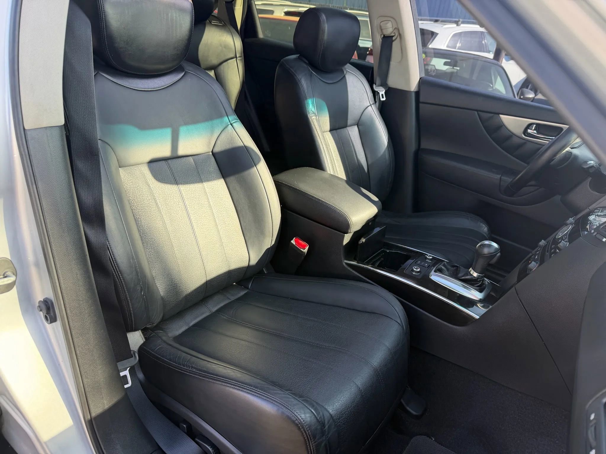 Used 2016 INFINITI QX70 3.7 image 11