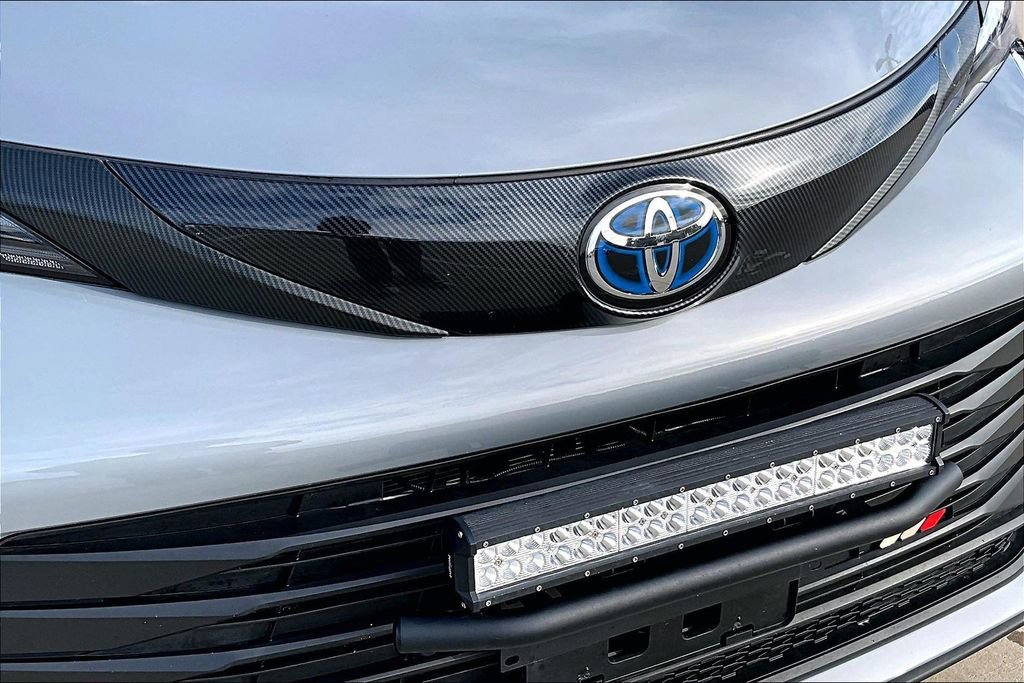 Used 2024 Toyota Sienna XLE Woodland Edition image 35