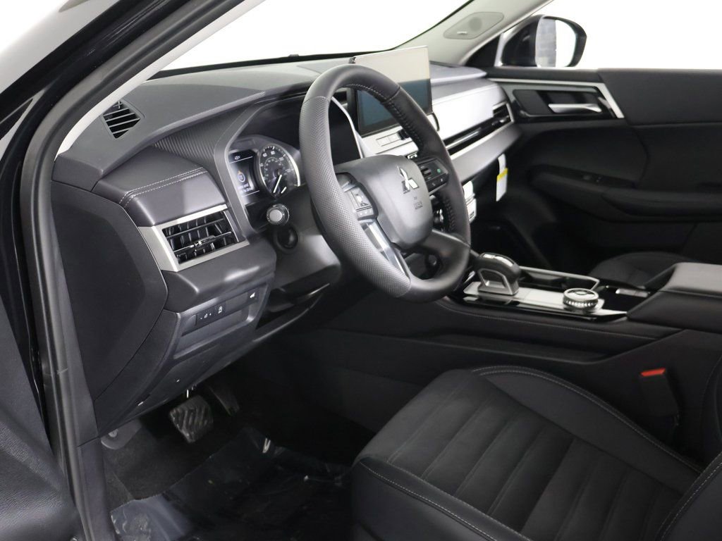 New 2026 Mitsubishi Outlander SE image 25