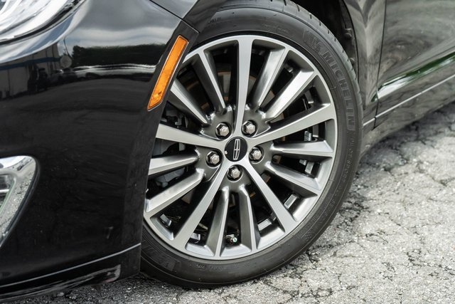 Used 2020 Lincoln MKZ image 4