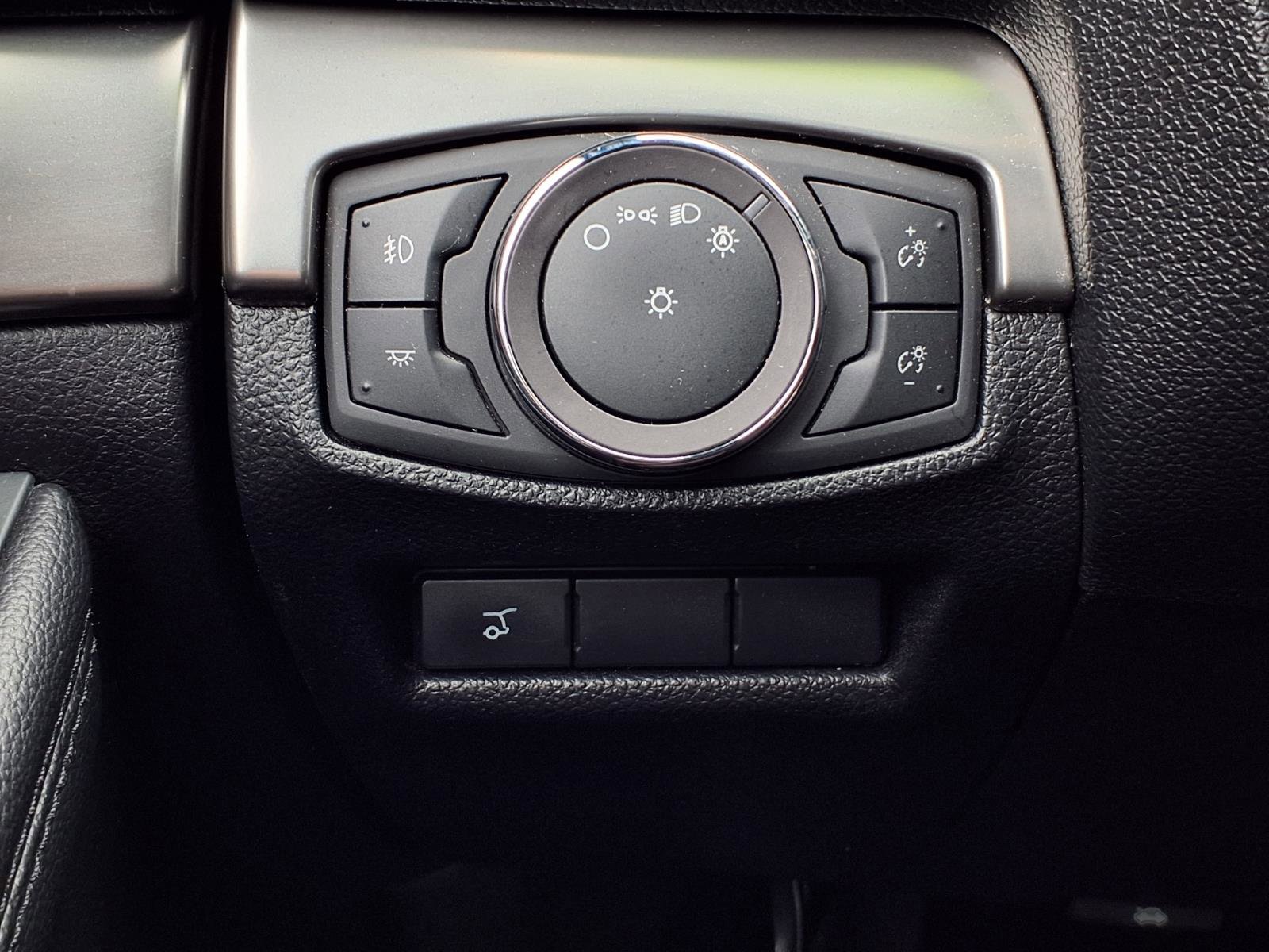 Used 2019 Ford Explorer XLT w/ Equipment Group 202A image 20