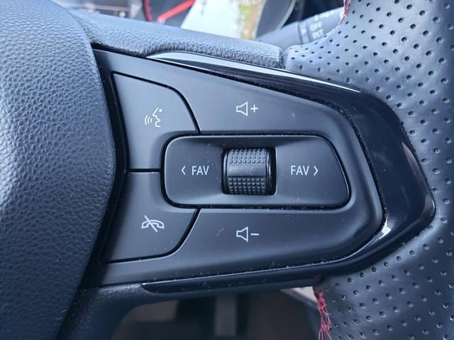 Used 2025 Chevrolet Trax RS w/ Driver Confidence Package FWD image 22