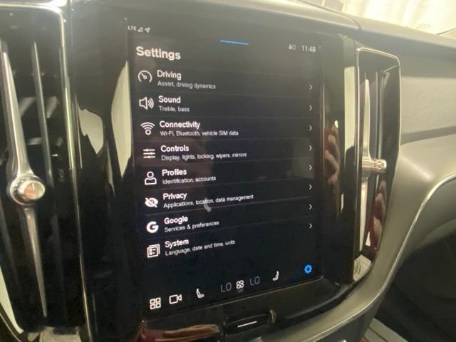 Certified 2025 Volvo XC60 B5 Core image 22