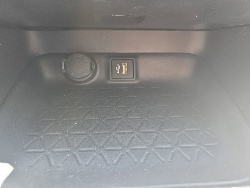 Used 2024 Toyota RAV4 XLE FWD image 26