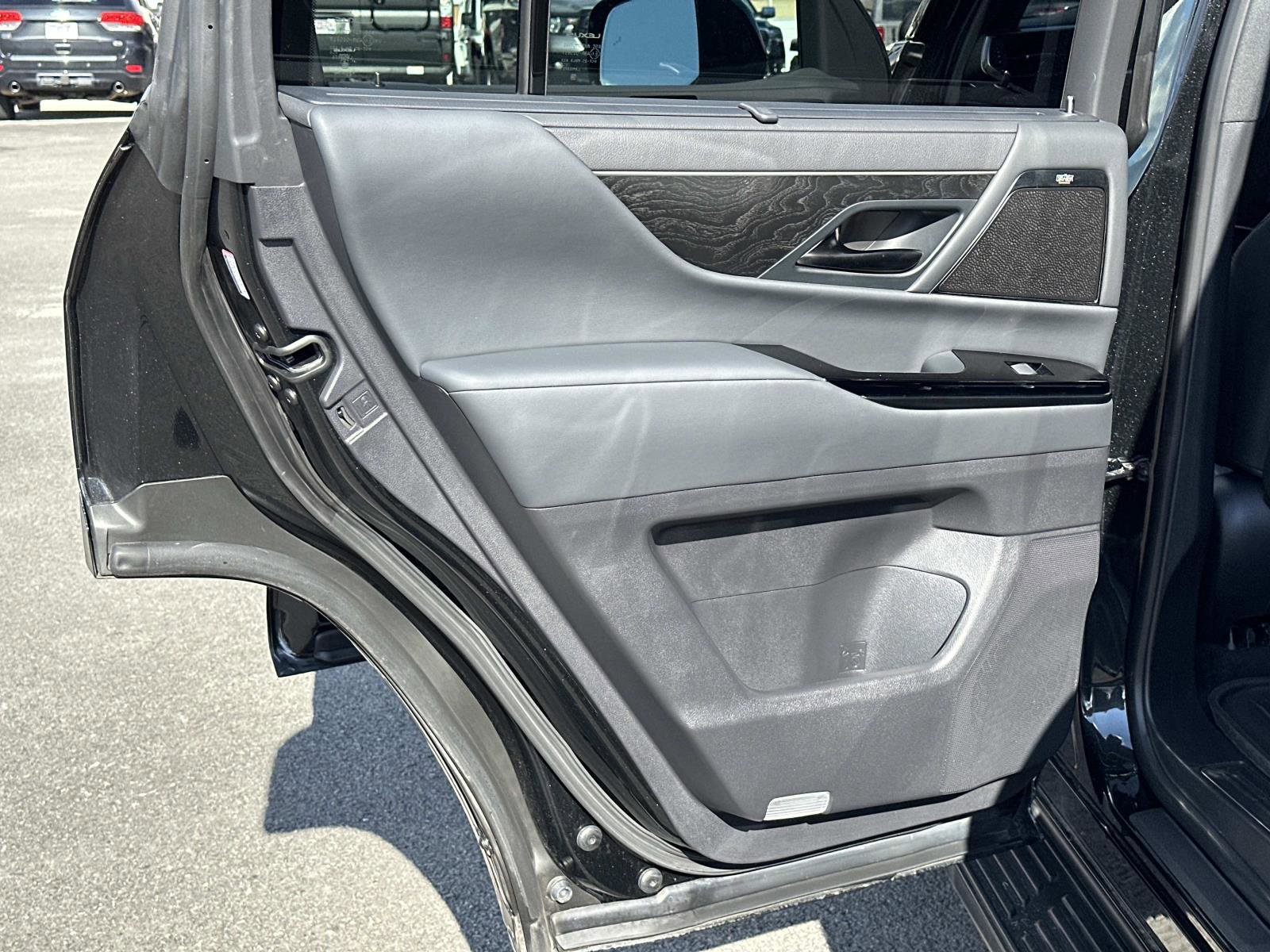 Used 2024 Lexus LX 600 4WD w/ Luxury Package image 14