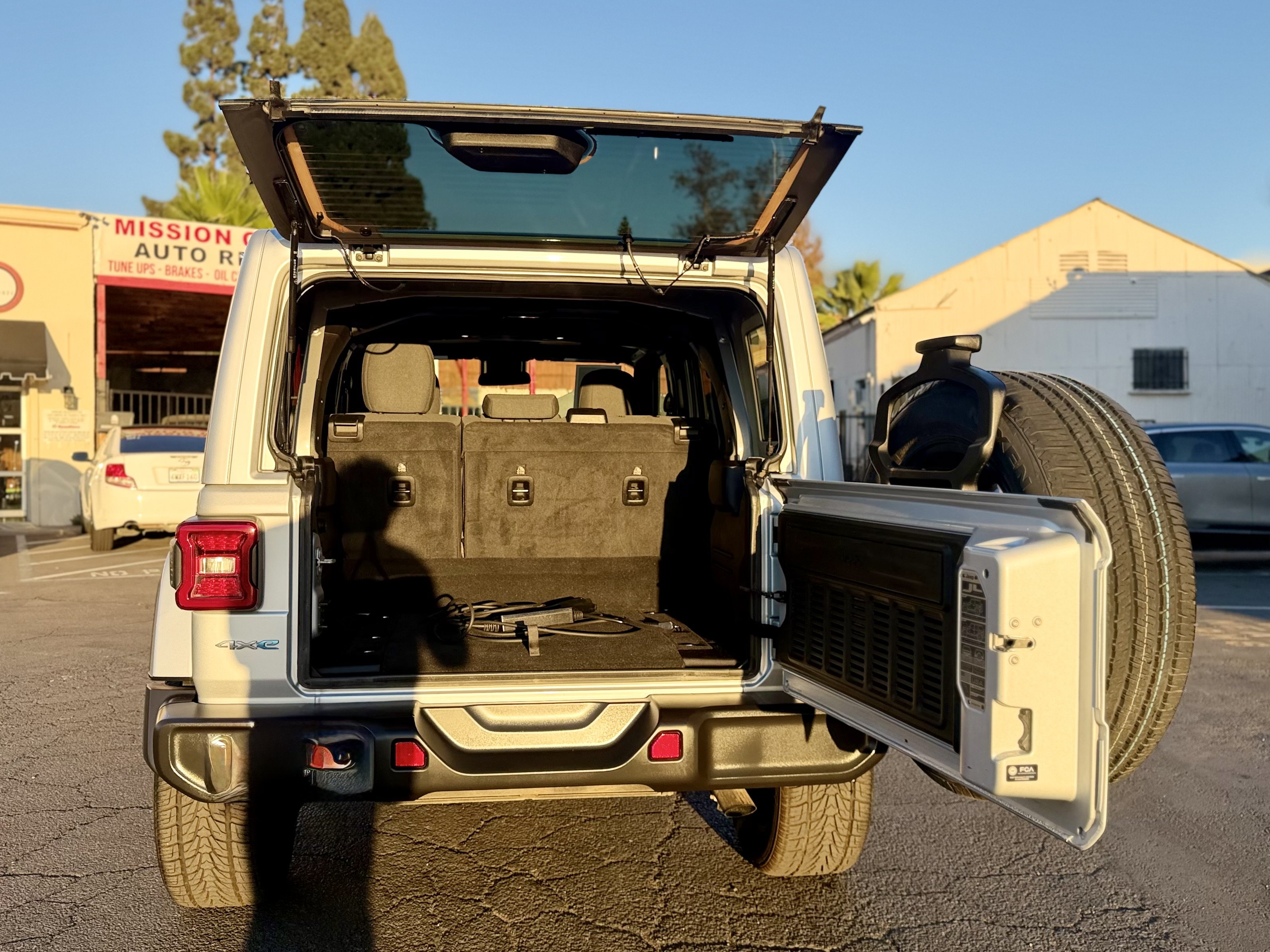 Used 2024 Jeep Wrangler Unlimited Sahara AWD/4WD image 20