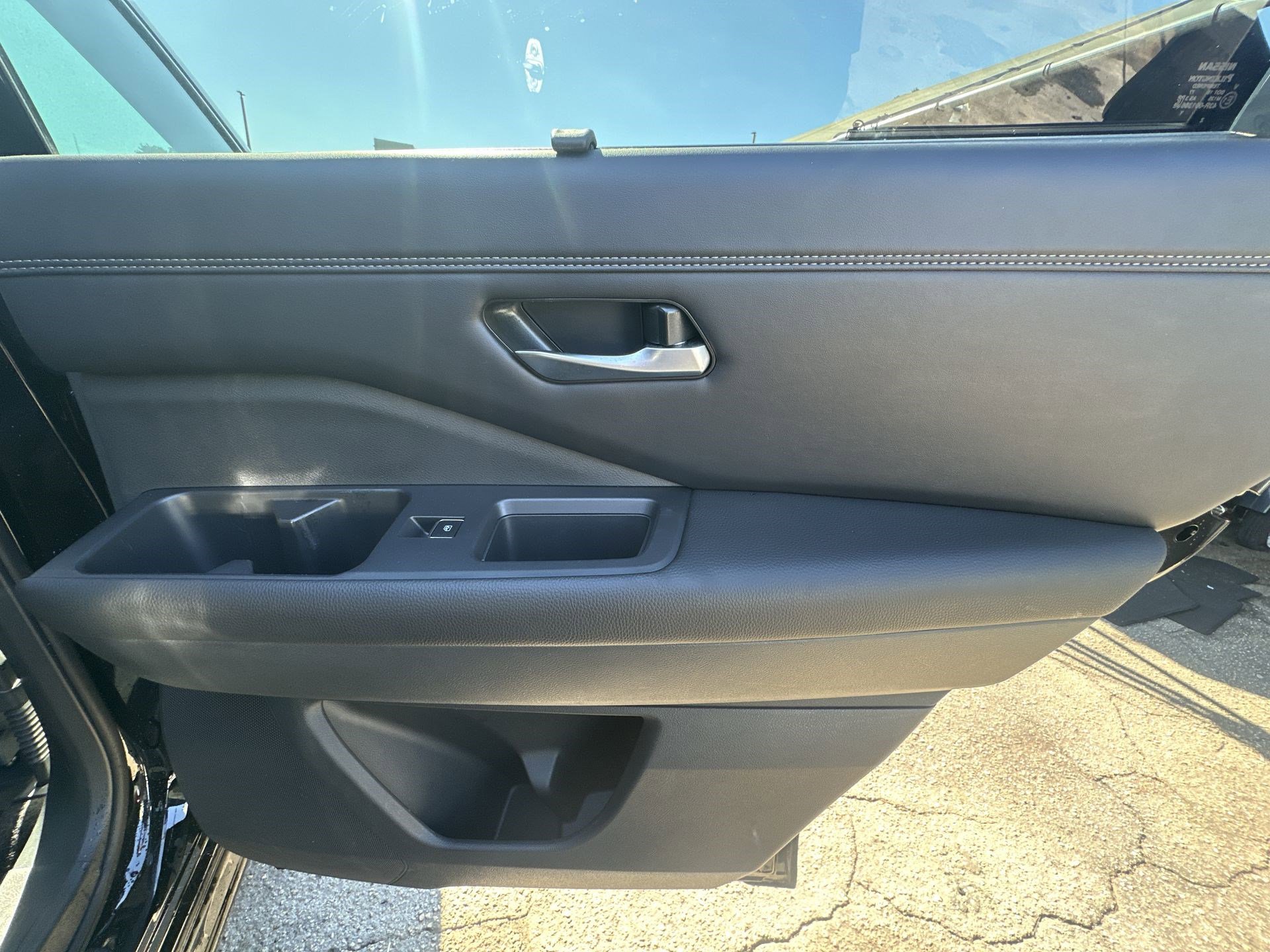 Used 2024 Nissan Pathfinder Platinum w/ Cargo Package image 32