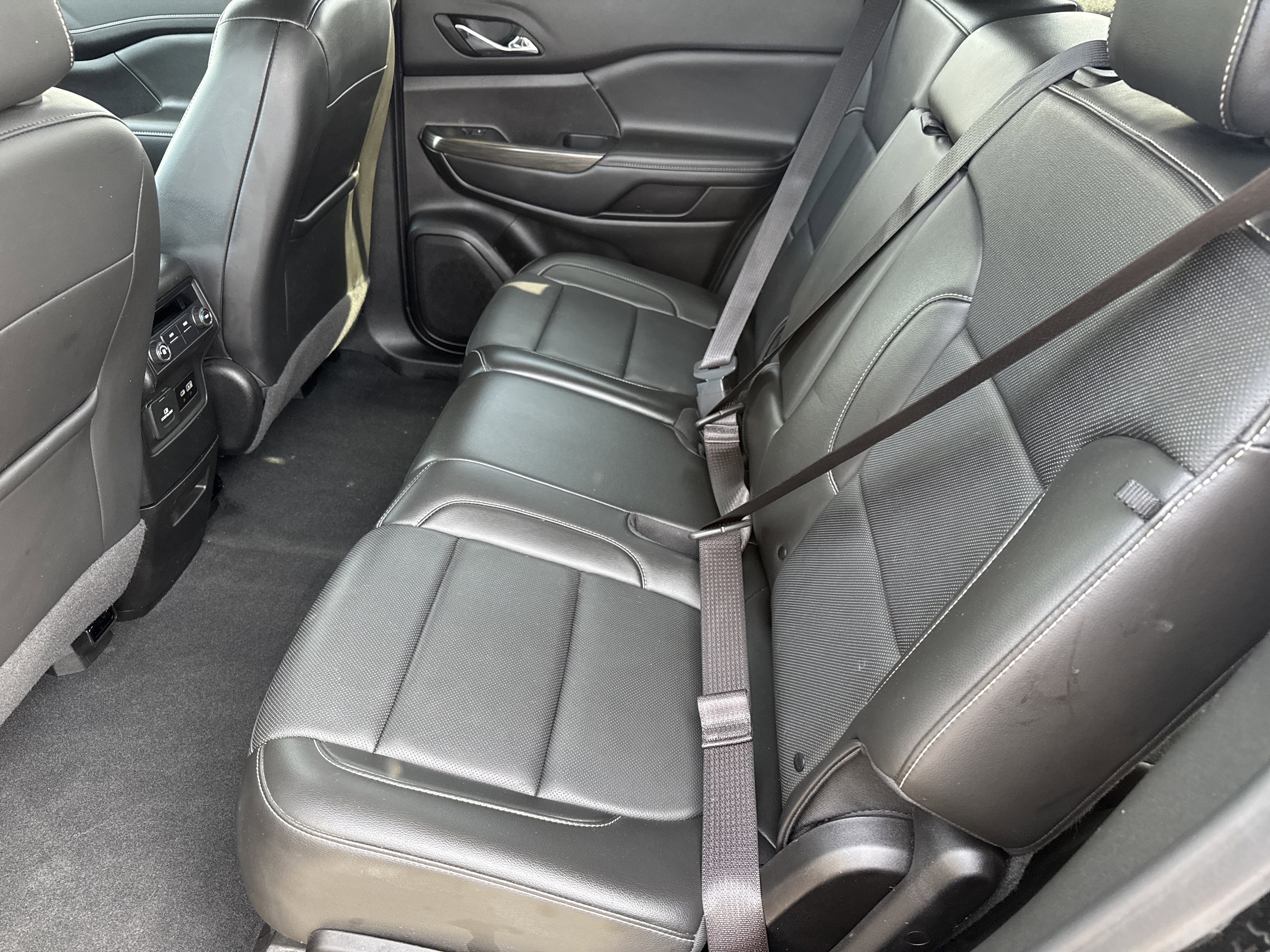 Used 2023 GMC Acadia SLT AWD/4WD image 11