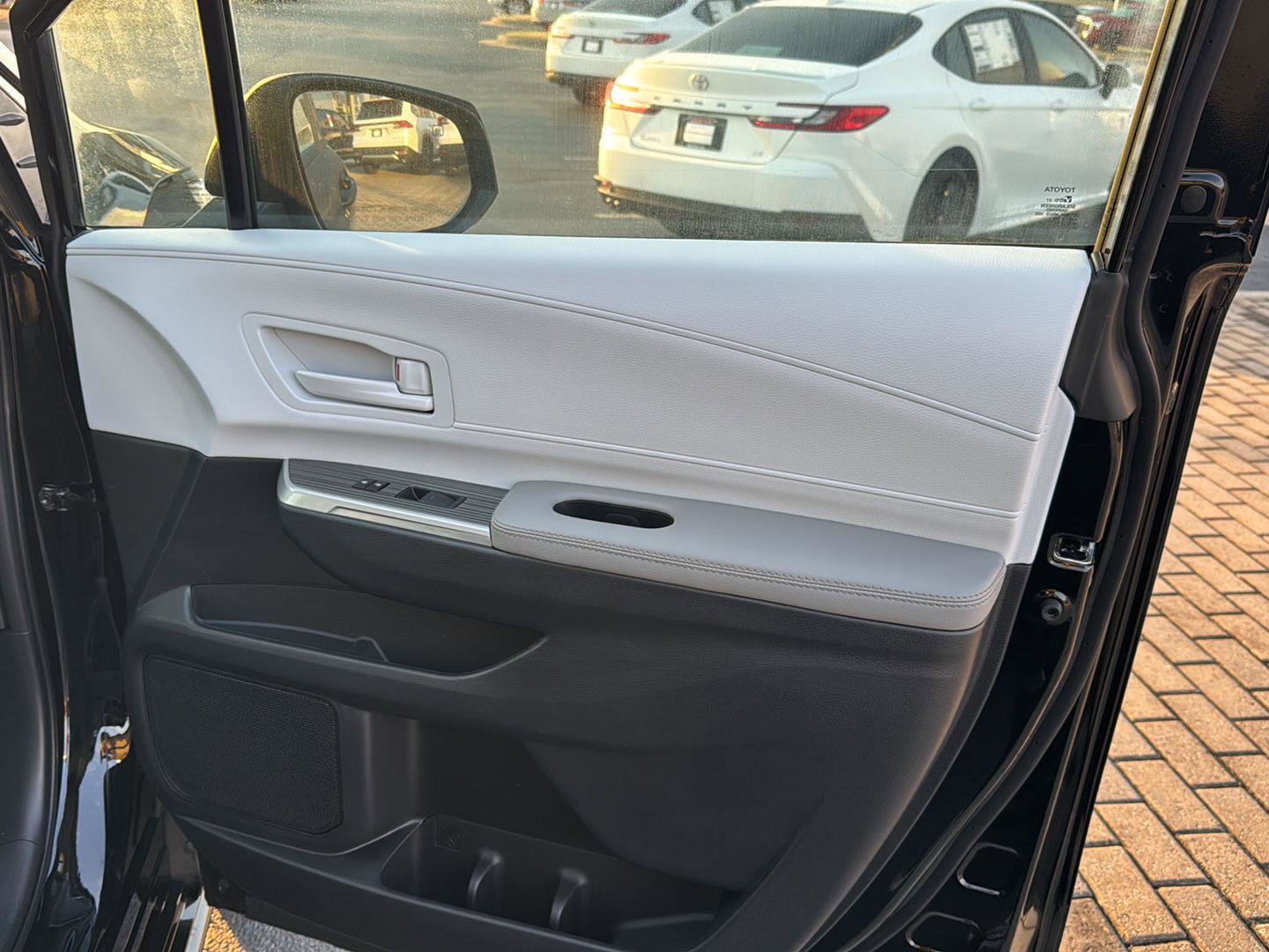 New 2026 Toyota Sienna LE image 13