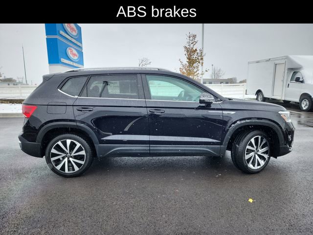 Used 2024 Volkswagen Taos SE image 9