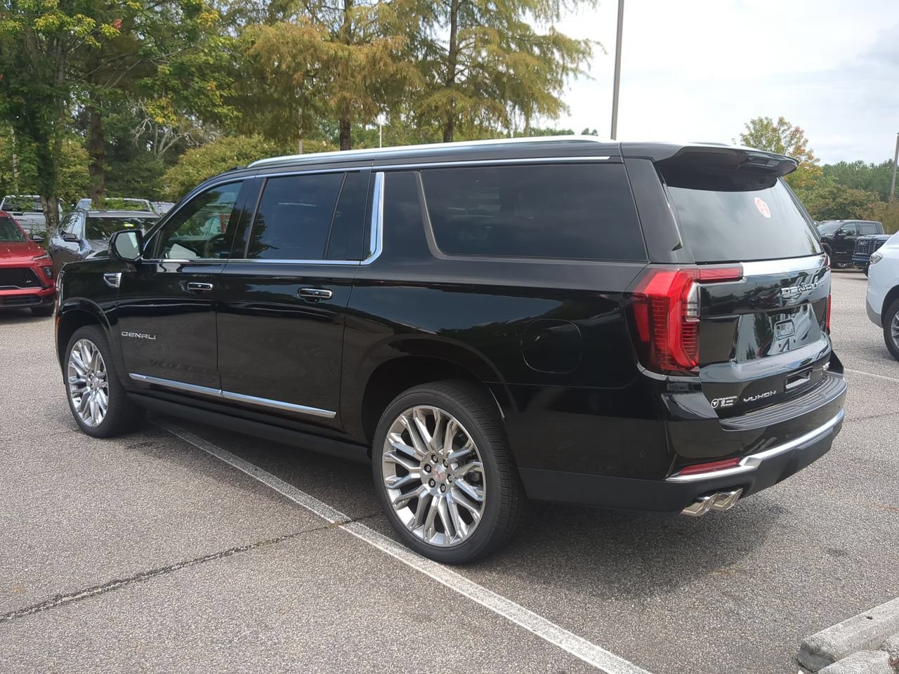New 2026 GMC Yukon XL Denali w/ Denali Reserve Package AWD/4WD image 6