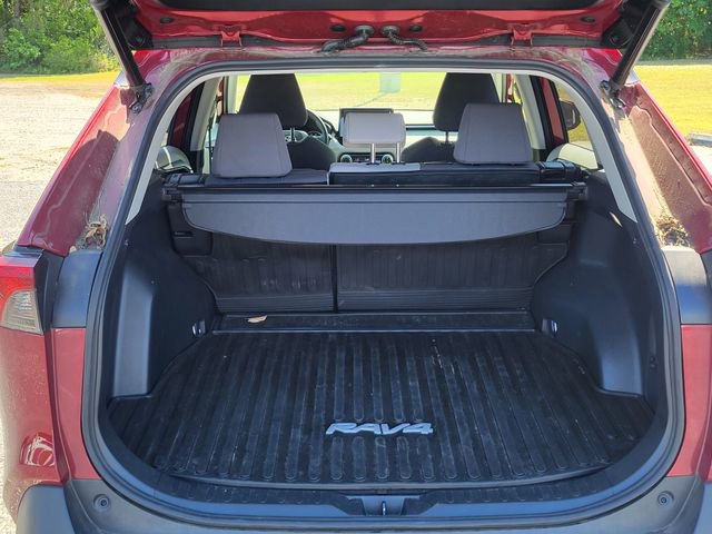 Used 2022 Toyota RAV4 XLE w/ Convenience Package AWD/4WD image 4