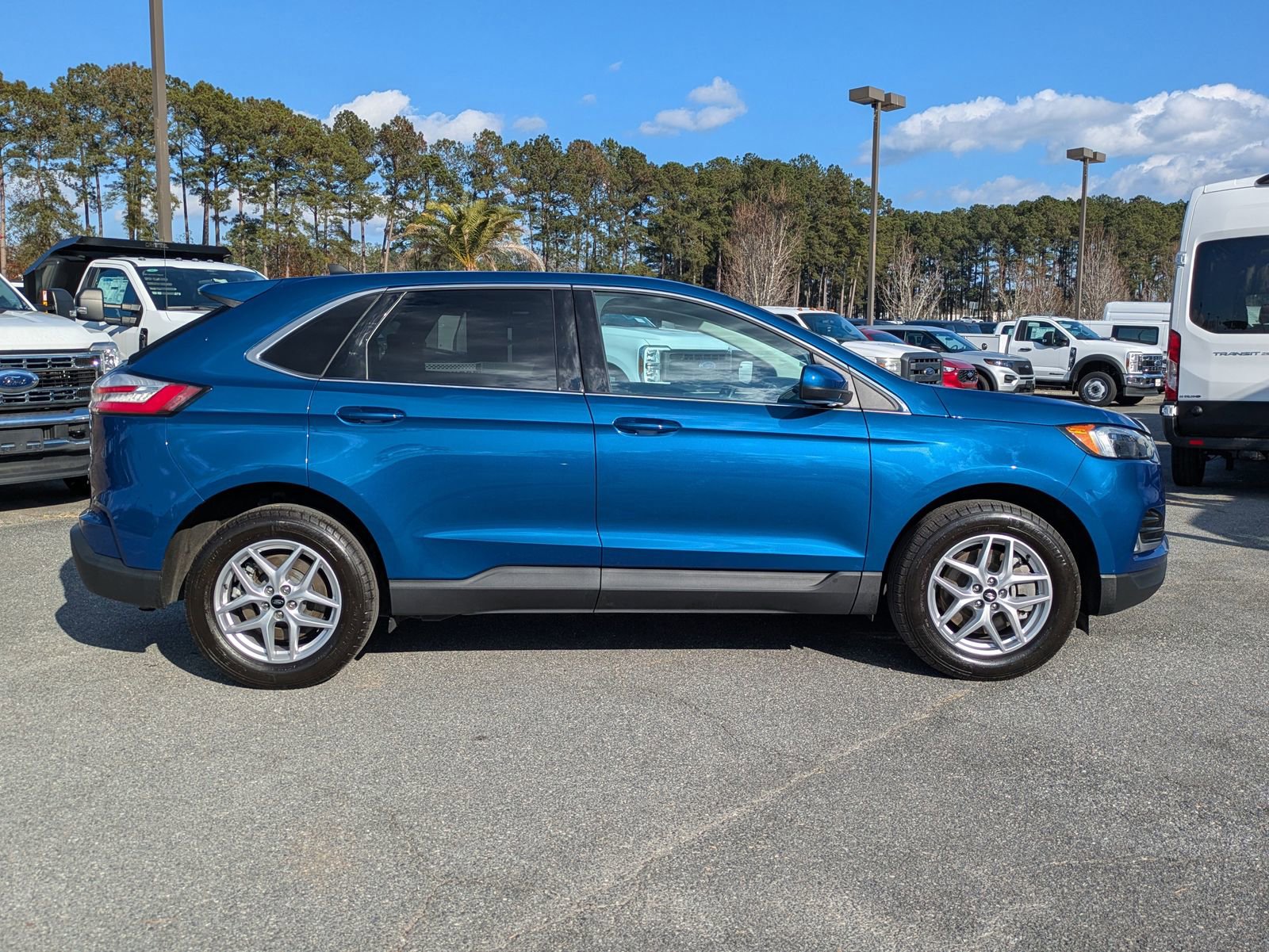 Certified 2024 Ford Edge SEL w/ Convenience Package image 4