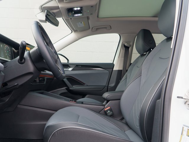 Used 2025 Volkswagen Tiguan SE w/ Panoramic Sunroof Package image 17