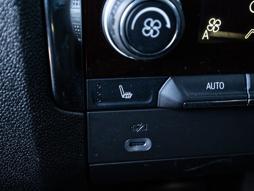 Used 2022 Chevrolet Tahoe Z71 w/ Luxury Package image 47