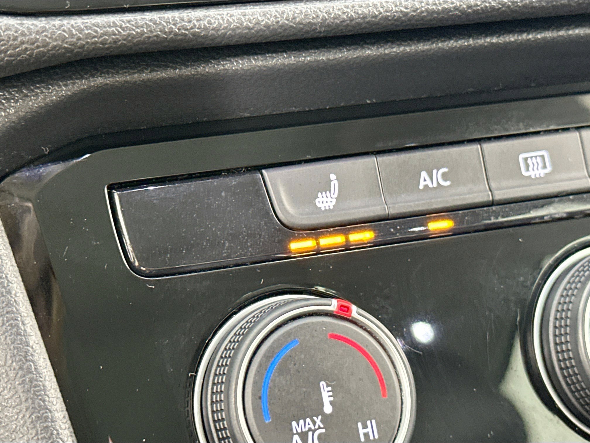 Used 2023 Volkswagen Taos SE image 19