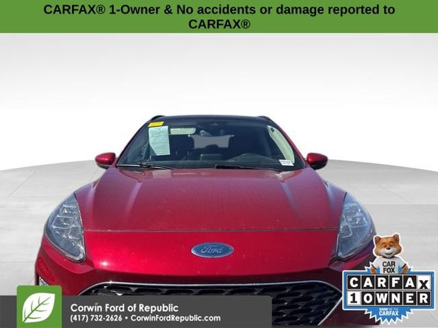 Used 2020 Ford Escape Titanium image 2