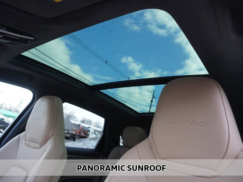 Used 2020 Porsche Cayenne Turbo image 4