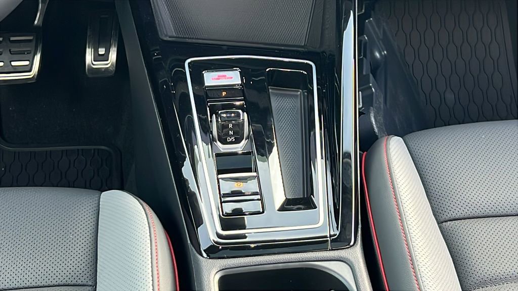 New 2026 Volkswagen GTI SE FWD image 20