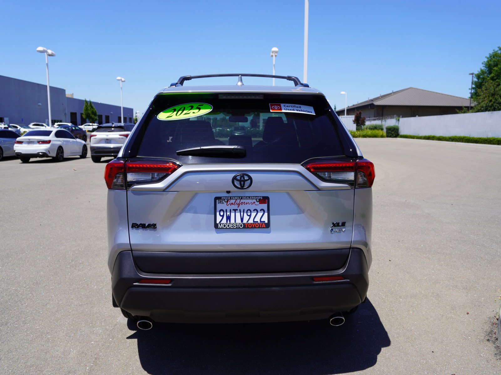 Used 2025 Toyota RAV4 XLE AWD/4WD image 10