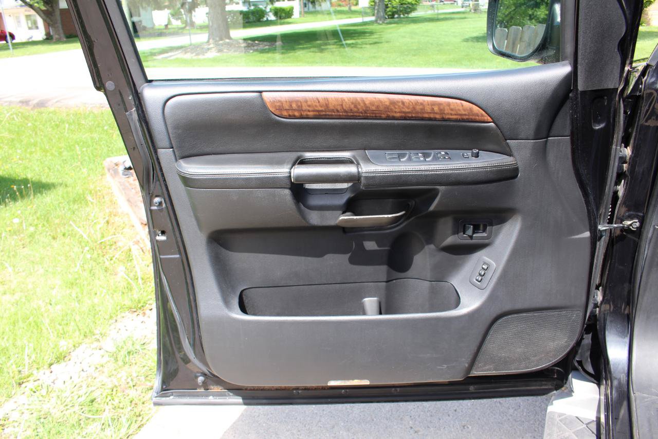 Used 2013 Nissan Armada Platinum AWD/4WD image 11