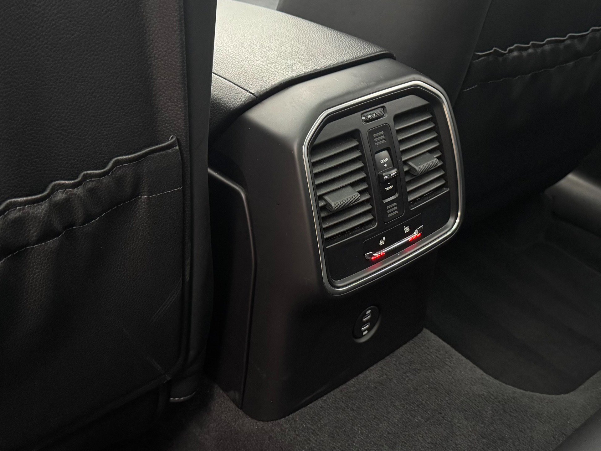 Used 2024 Porsche Macan image 47