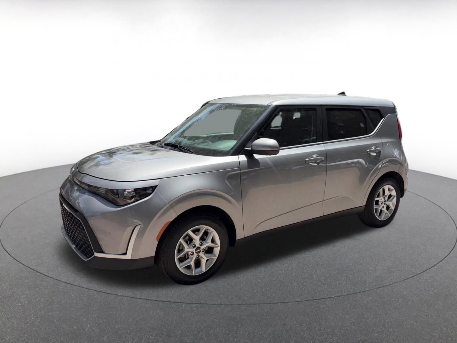 Used 2025 Kia Soul LX w/ LX Technology Package FWD image 8