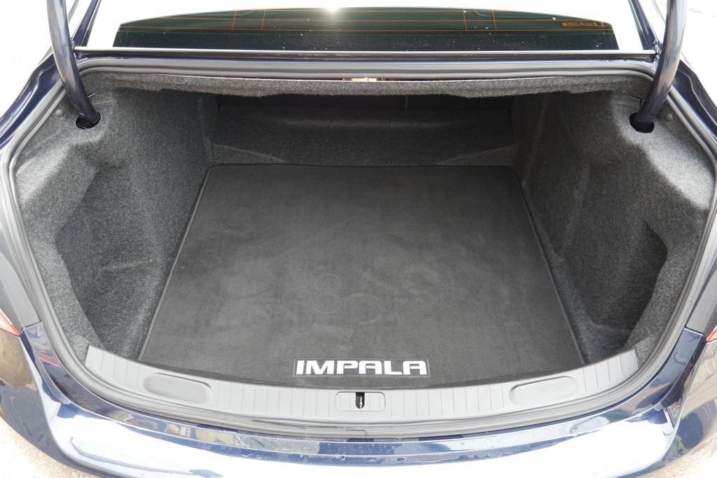 Used 2017 Chevrolet Impala Premier w/ Enhanced Convenience Package FWD image 7