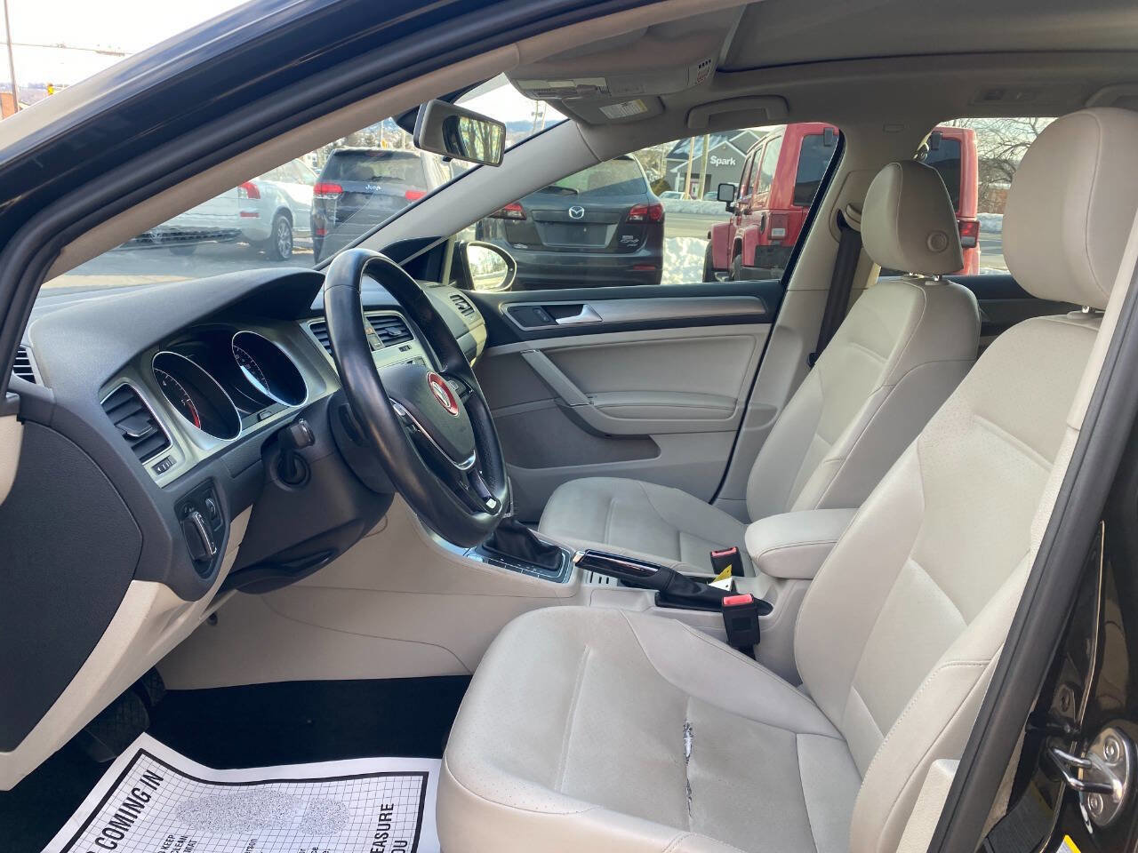 Used 2015 Volkswagen Golf TDI SE image 9