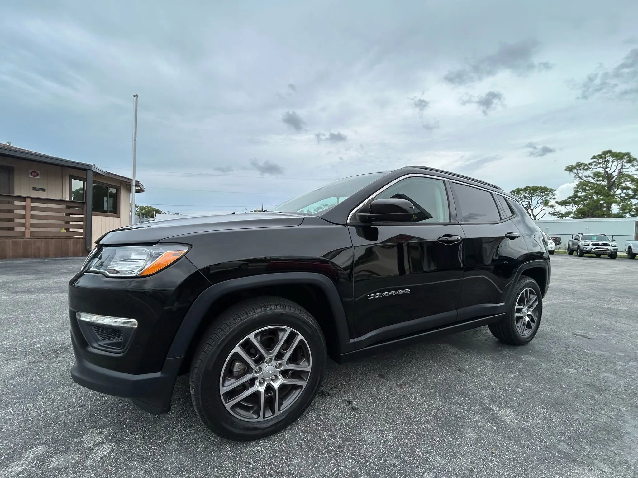 Used 2019 Jeep Compass Latitude w/ Cold Weather Group image 11