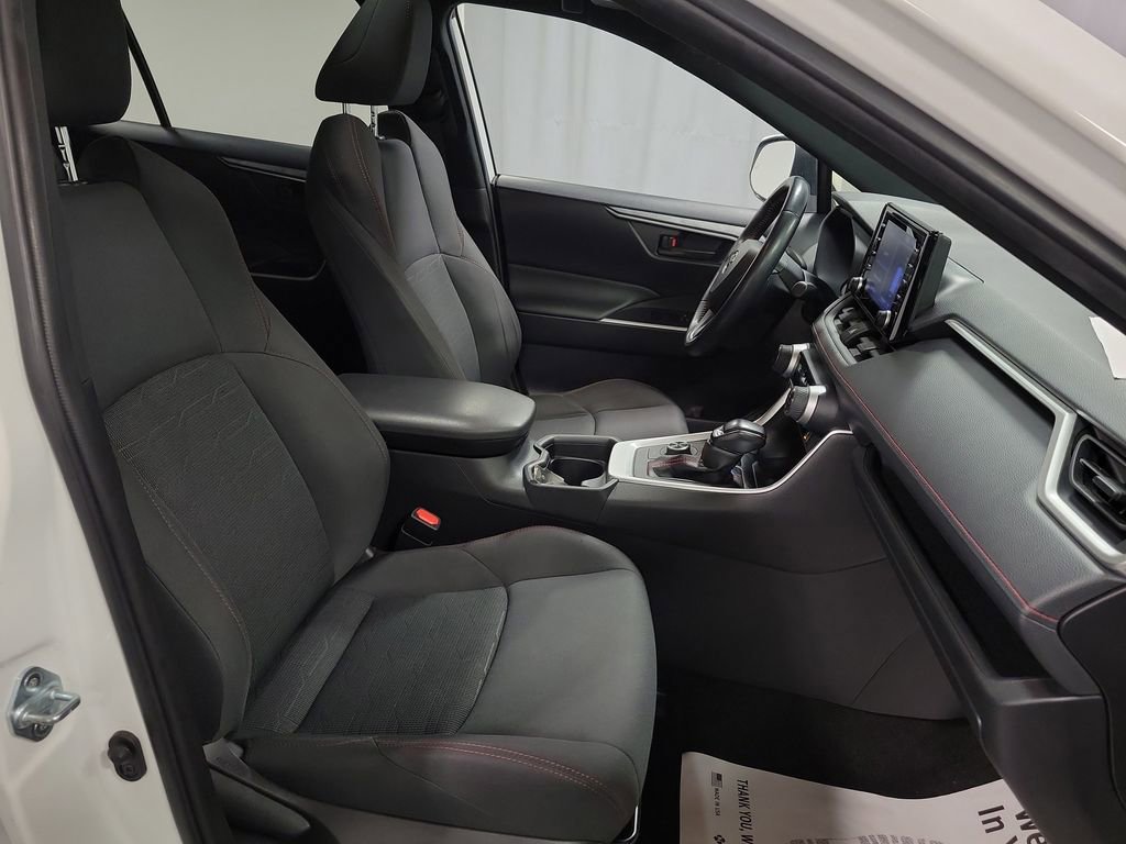 Used 2021 Toyota RAV4 SE w/ Weather & Moonroof Package image 26