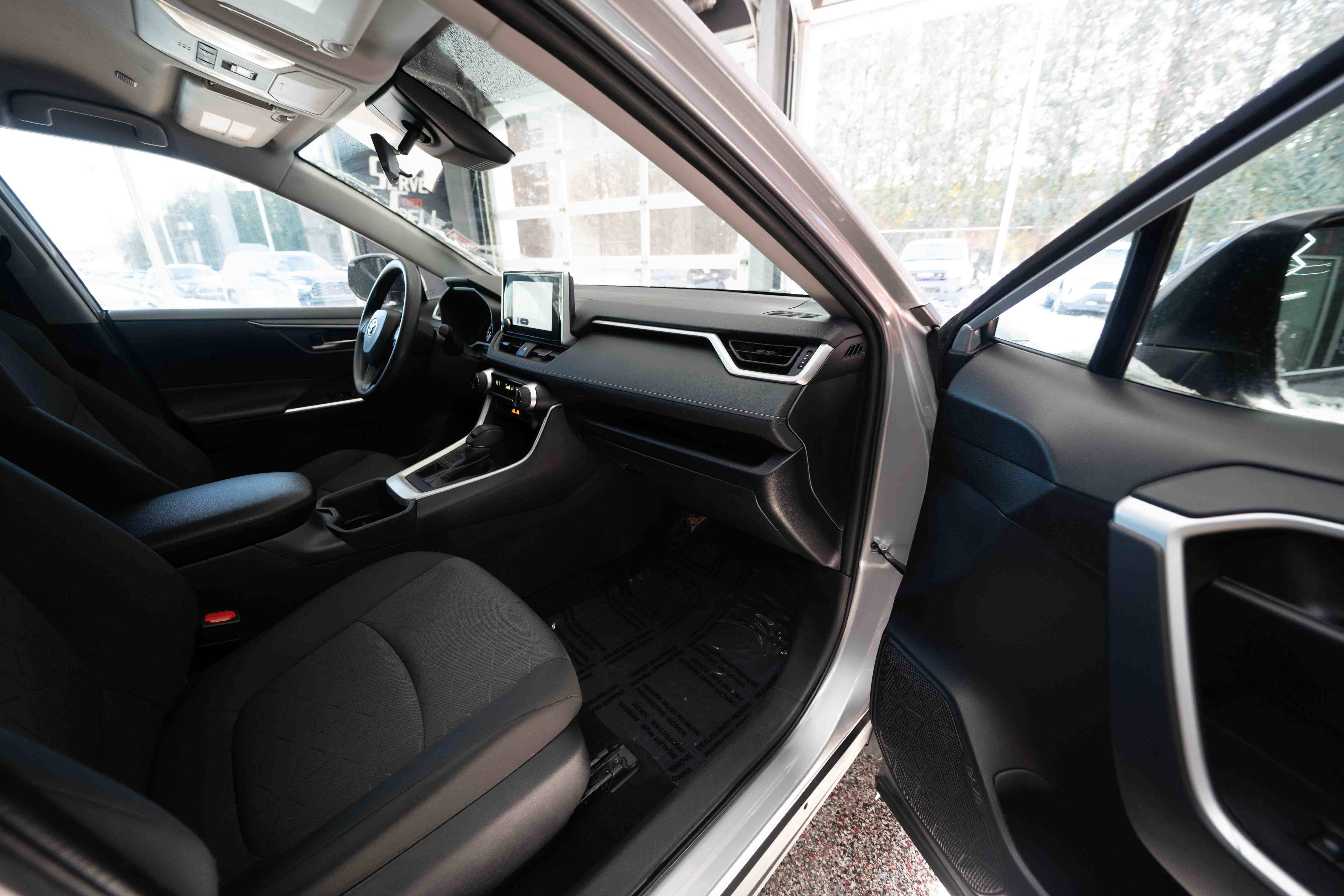 Used 2025 Toyota RAV4 XLE image 26