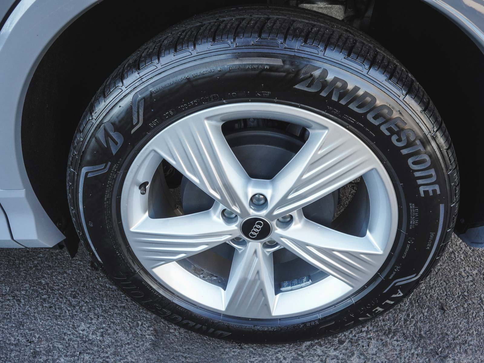 Used 2022 Audi Q4 e-tron Premium Plus image 8