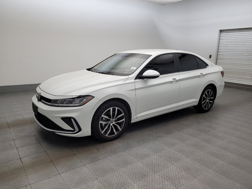 Used 2025 Volkswagen Jetta SE FWD image 2